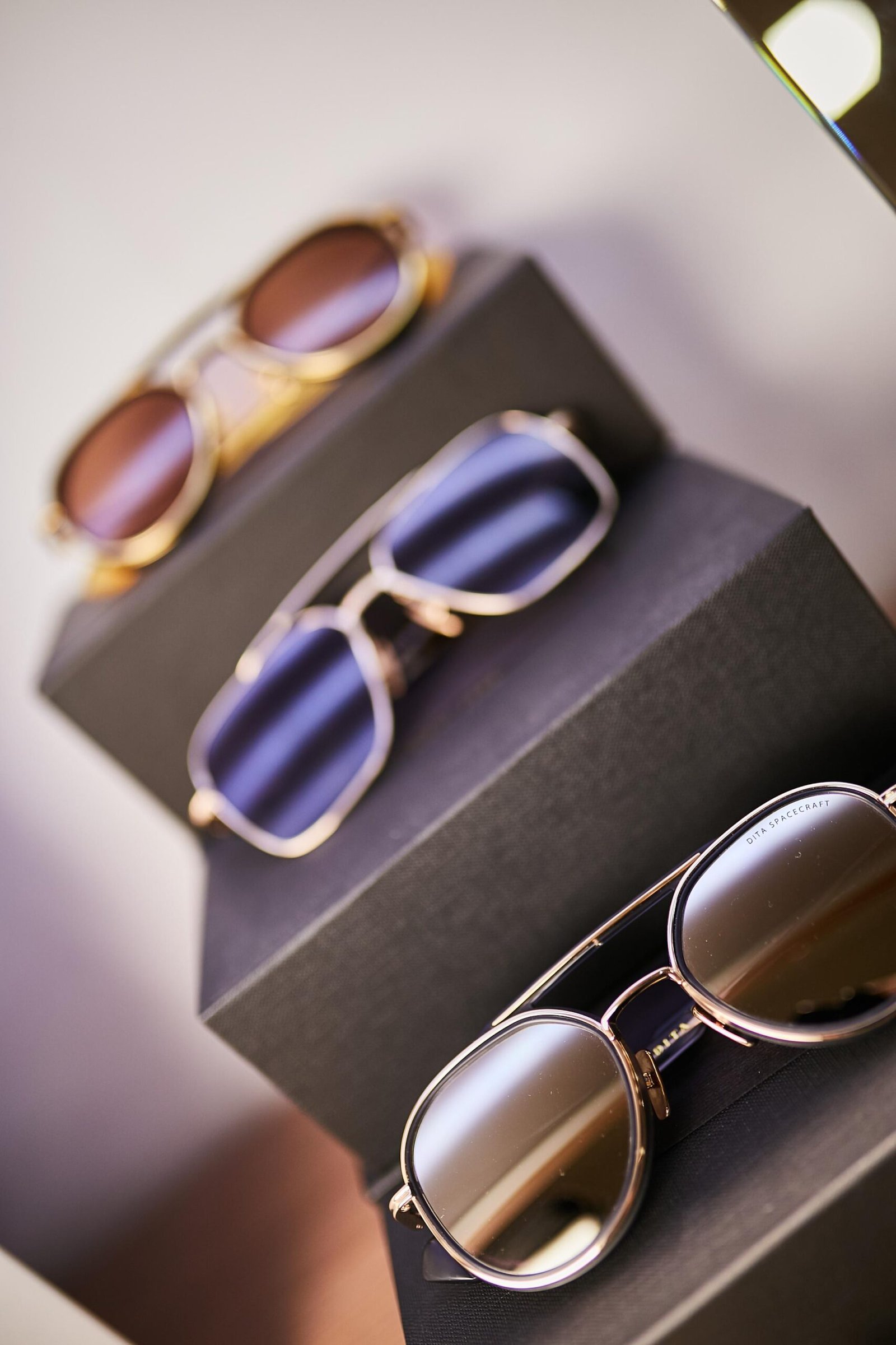 stylish-men-s-women-s-sunglasses-stand-shop-window